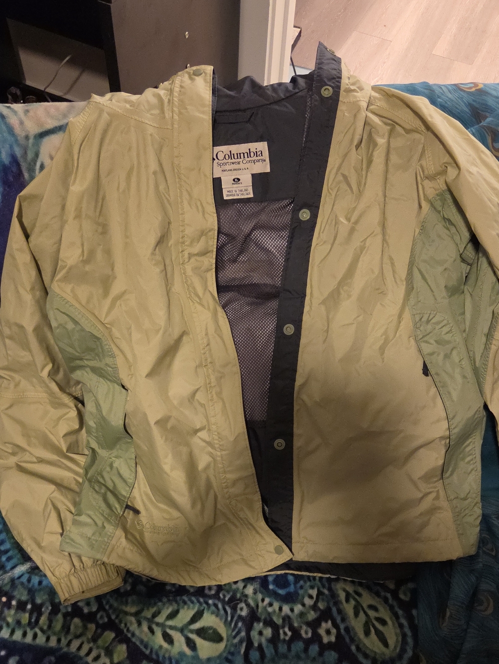 Columbia Womens Wind Jacket in Light Sage with Lt Green Trim